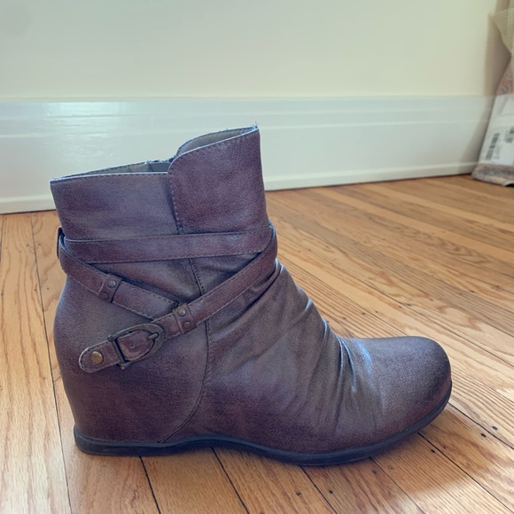 Baretraps Wedge Bootie - Picture 7 of 9